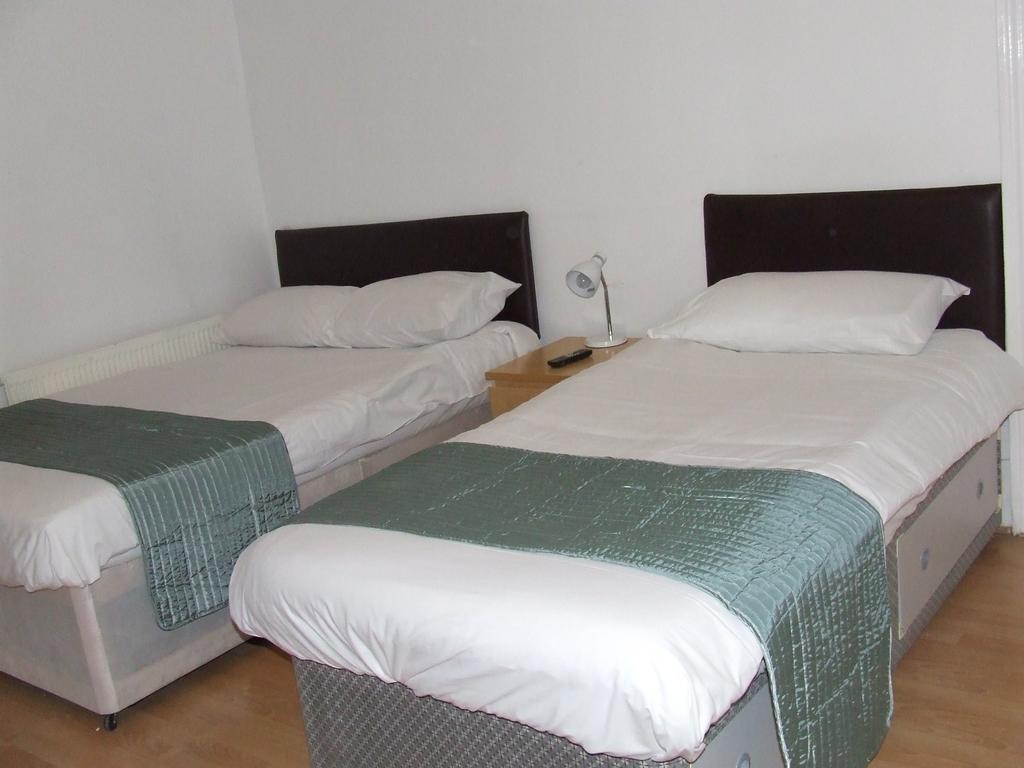 Cedars House Hotel Croydon Room photo