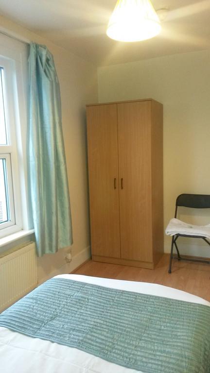 Cedars House Hotel Croydon Room photo