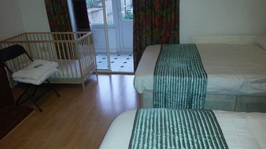 Cedars House Hotel Croydon Room photo